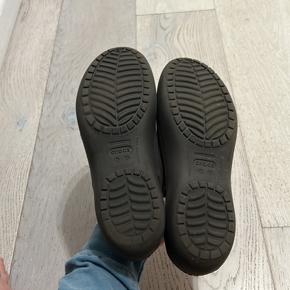 Croc Flats - Picture 3 of 5